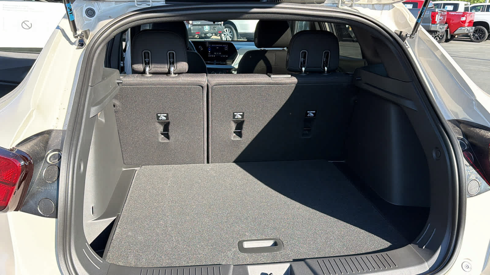 New 2026 Chevrolet Trax RS w/ Sunroof Package FWD image 27