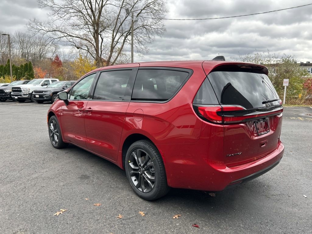 New 2026 Chrysler Pacifica Select image 9