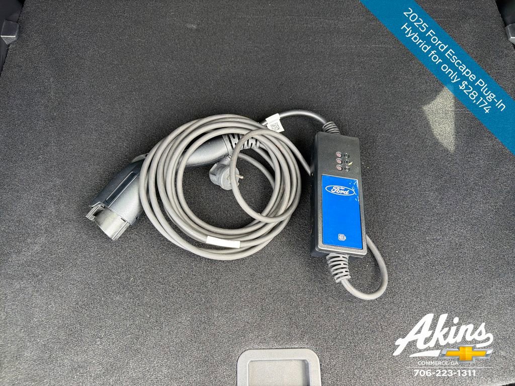 Used 2025 Ford Escape SE image 8