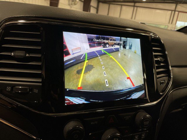 Used 2022 Jeep Grand Cherokee Limited image 19