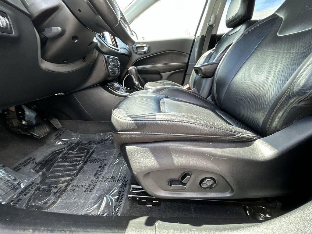 Used 2018 Jeep Compass Limited w/ Navigation Group AWD/4WD image 12