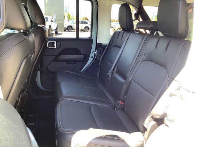 Used 2024 Jeep Wrangler Unlimited Sahara w/ Technology Group AWD/4WD image 27