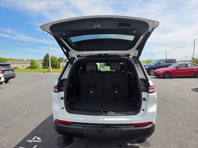 Used 2023 Jeep Grand Cherokee L Laredo AWD/4WD image 25