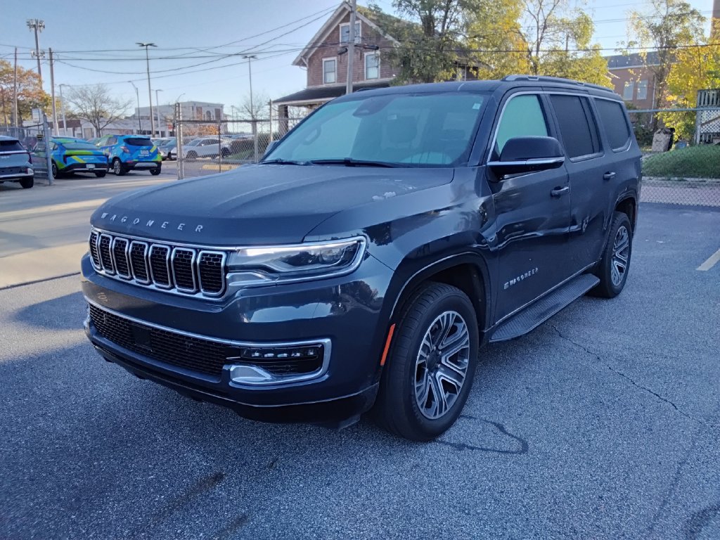 Used 2023 Jeep Wagoneer 4WD w/ Premium Group I image 2