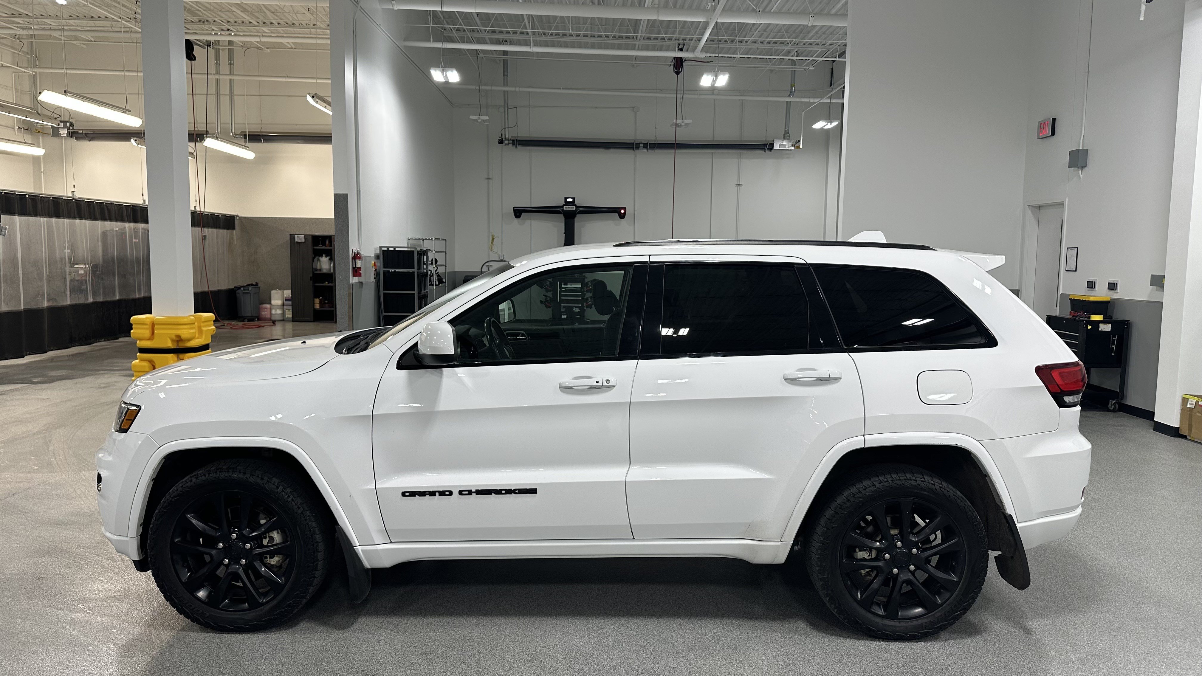 Used 2021 Jeep Grand Cherokee Laredo X AWD/4WD image 7