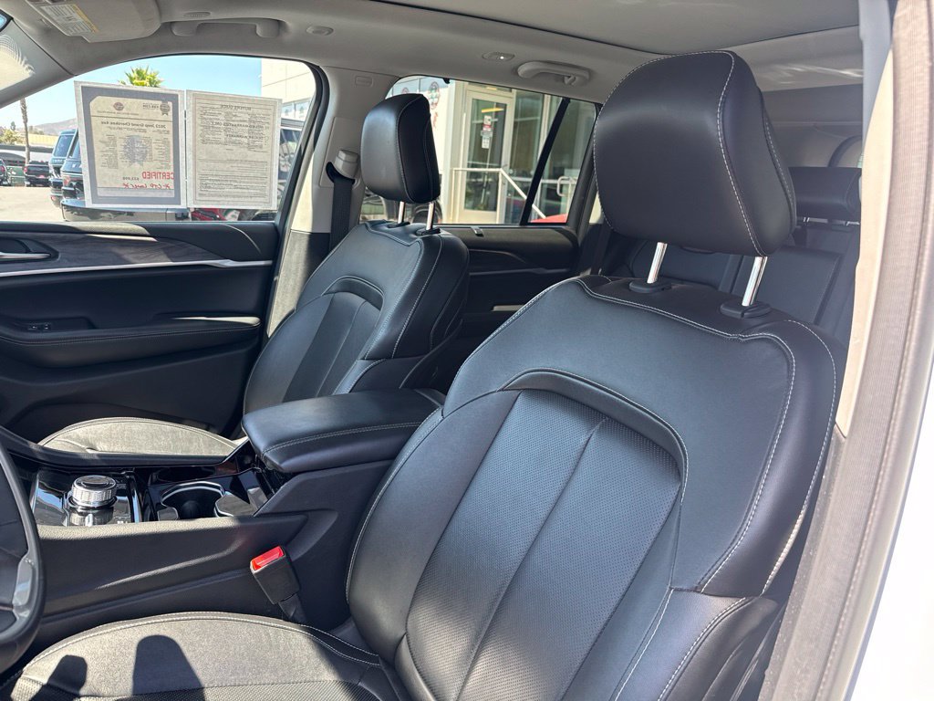 Used 2022 Jeep Grand Cherokee Limited 4xe w/ Luxury Tech Group II AWD/4WD image 18