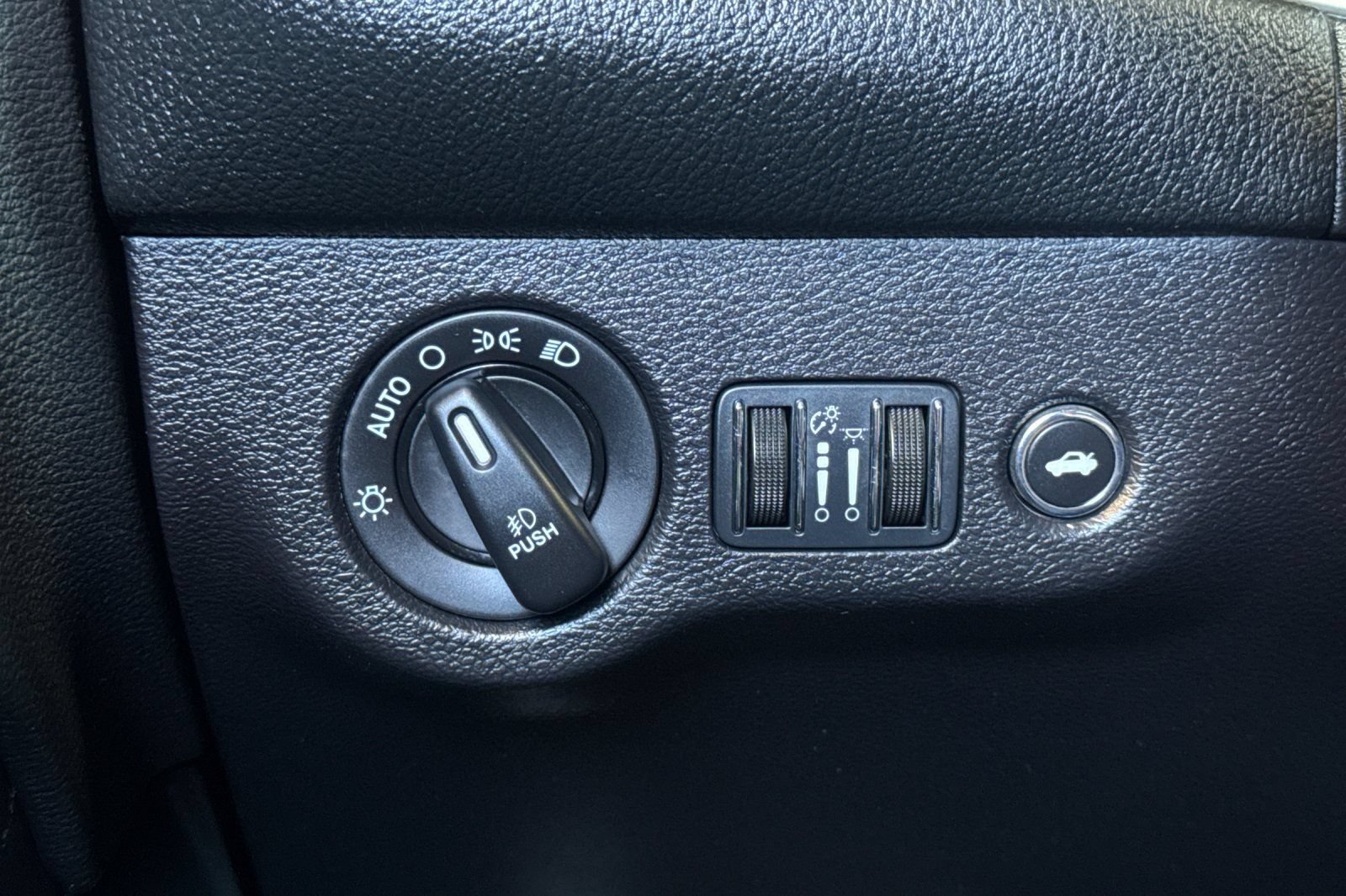 Used 2015 Dodge Challenger R/T Scat Pack RWD image 39