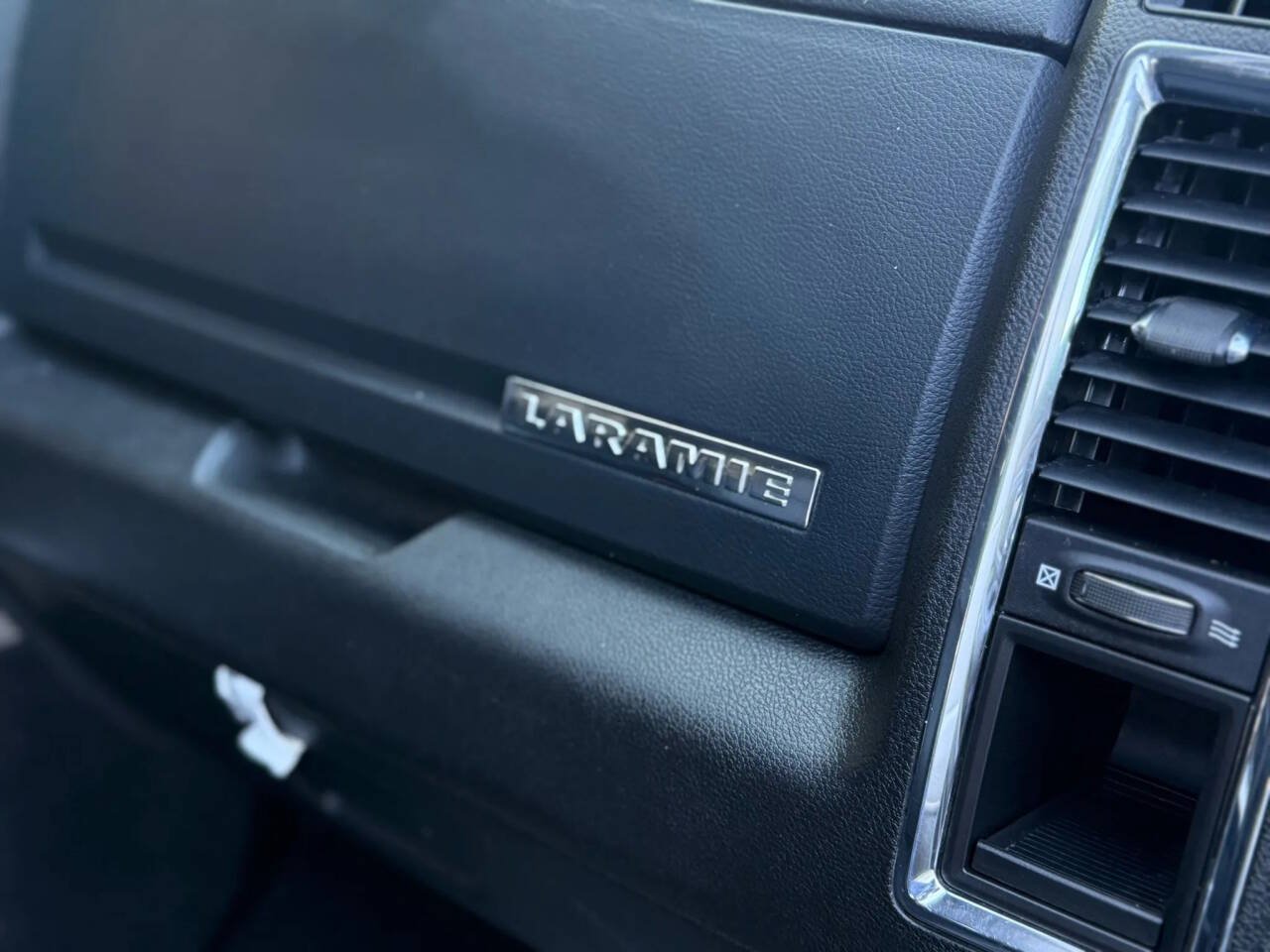 Used 2018 RAM 1500 Laramie w/ Convenience Group AWD/4WD image 22