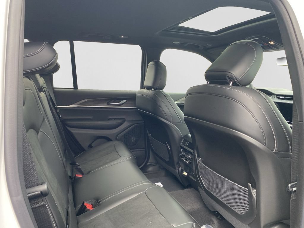 New 2026 Jeep Grand Cherokee Altitude AWD/4WD image 13