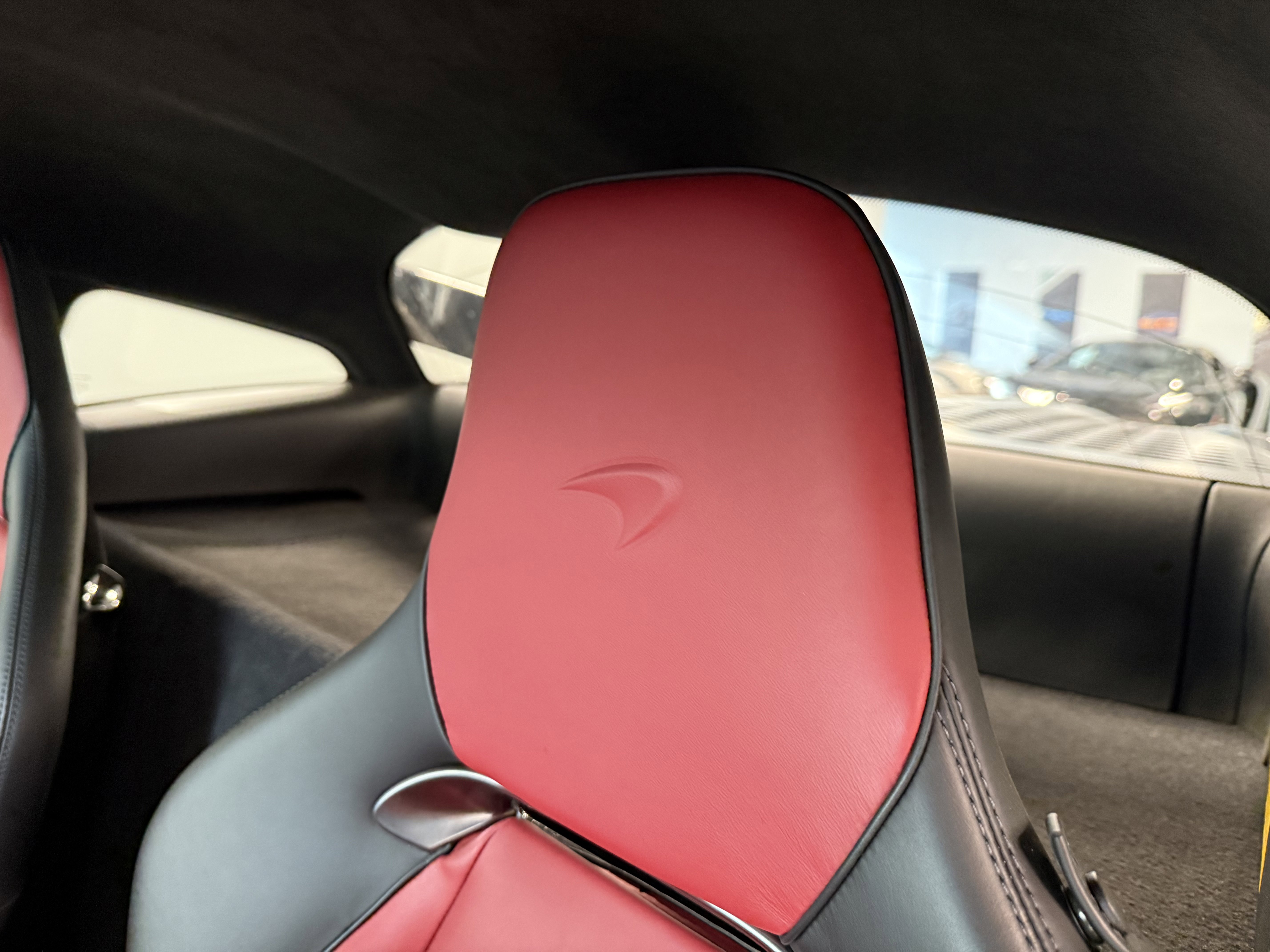 Used 2023 McLaren Artura RWD image 12