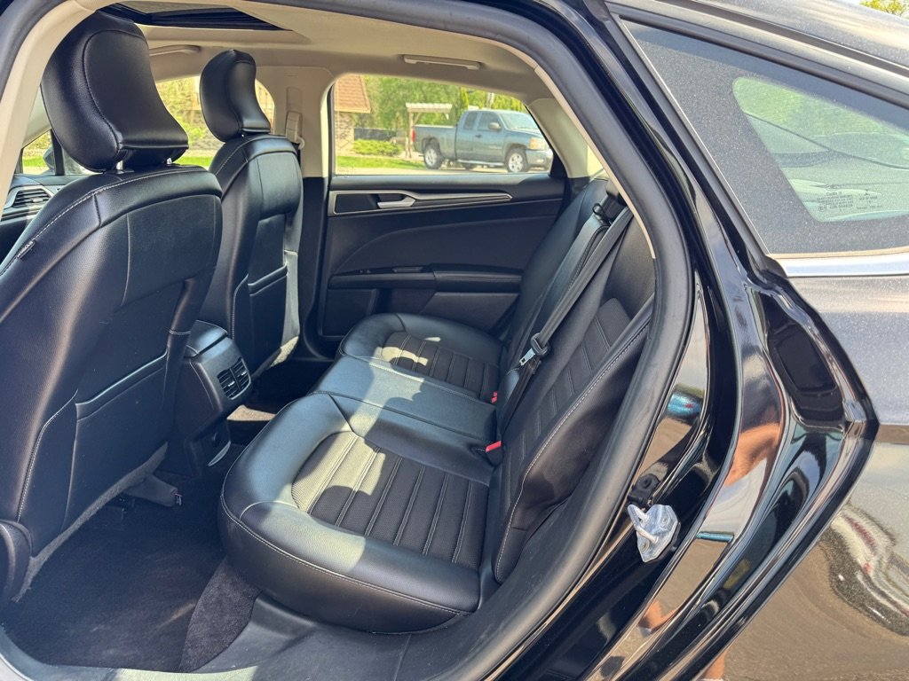 Used 2017 Ford Fusion SE w/ Equipment Group 601A image 25