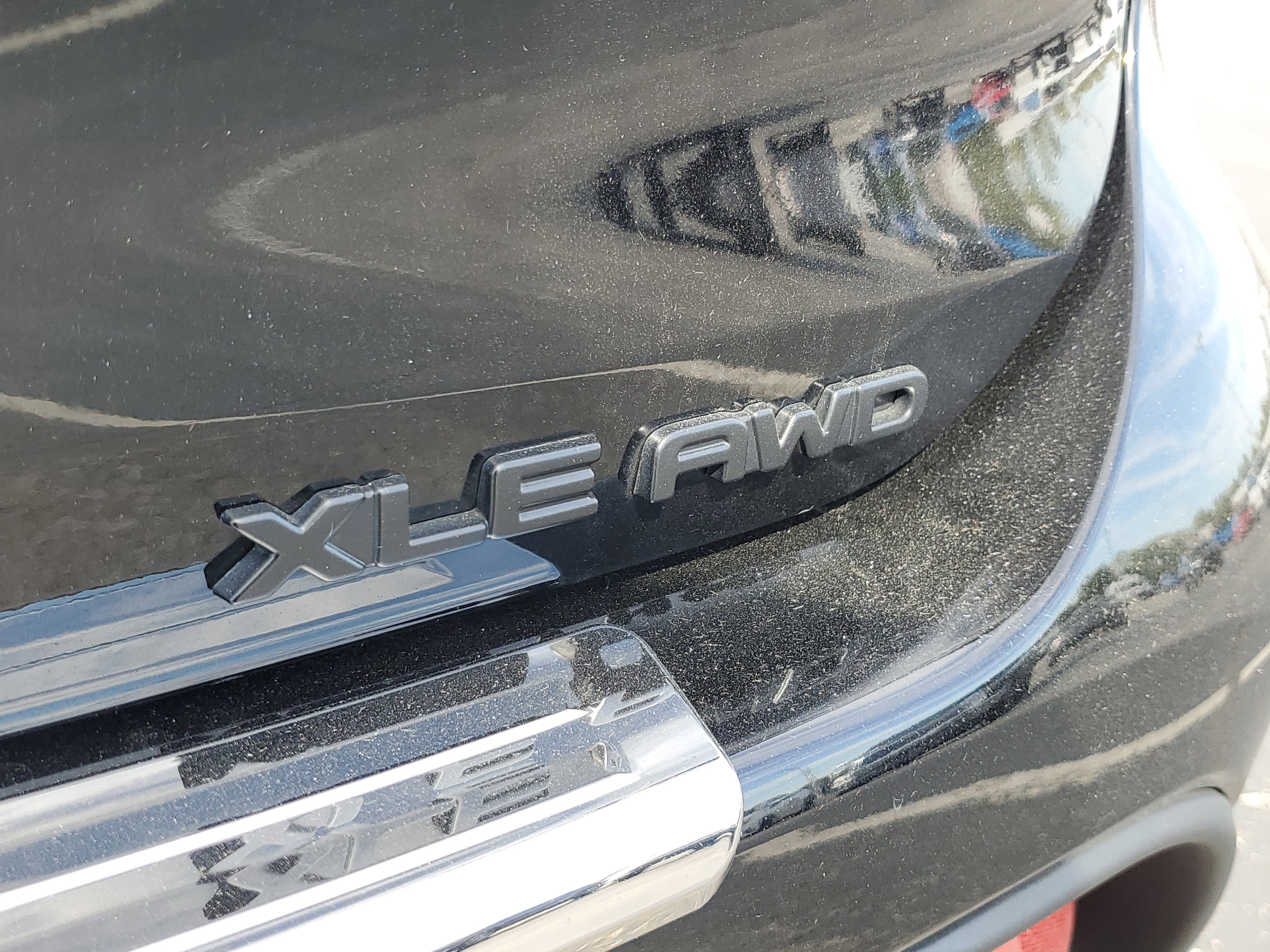 Certified 2024 Toyota Highlander XLE image 8