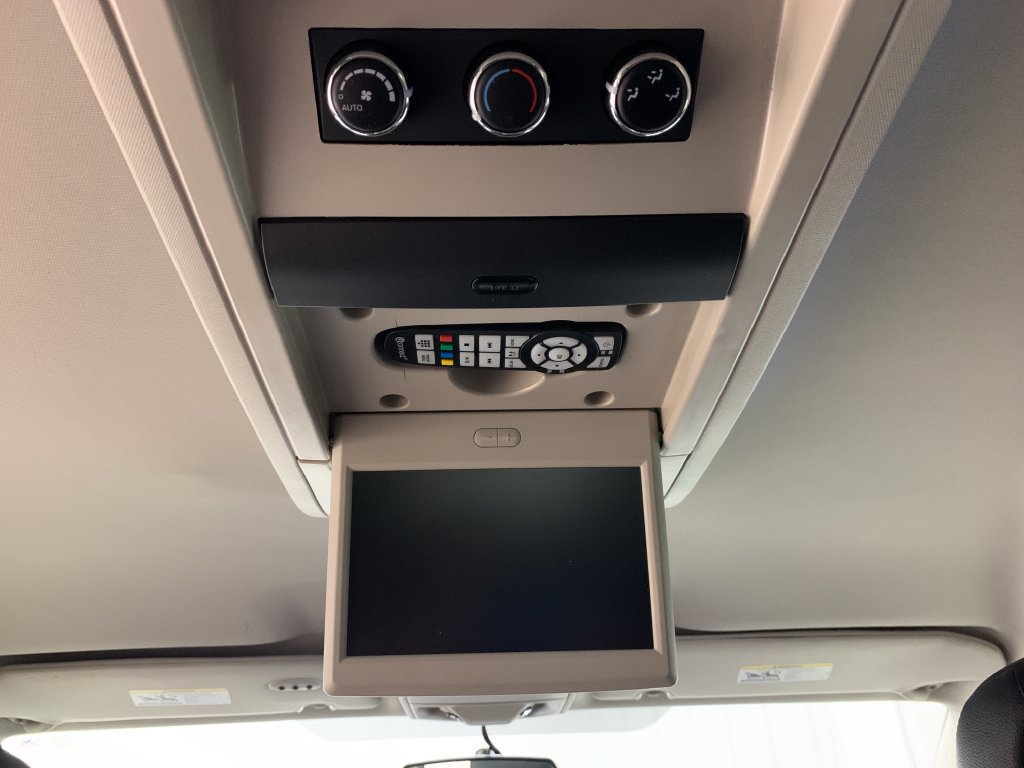 Used 2016 Chrysler Town & Country Touring FWD image 21