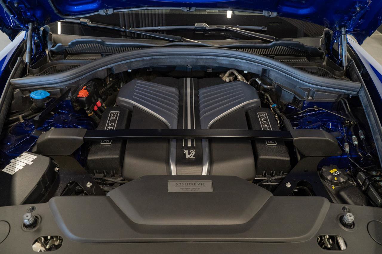 Used 2021 Rolls-Royce Cullinan Black Badge image 40