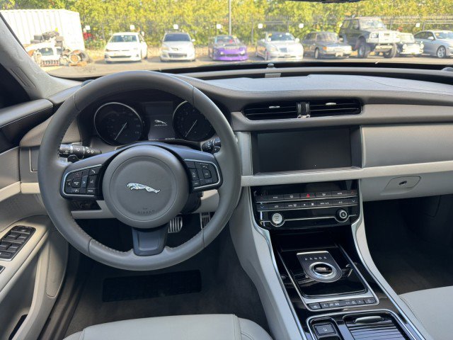 Used 2020 Jaguar XF Premium image 23