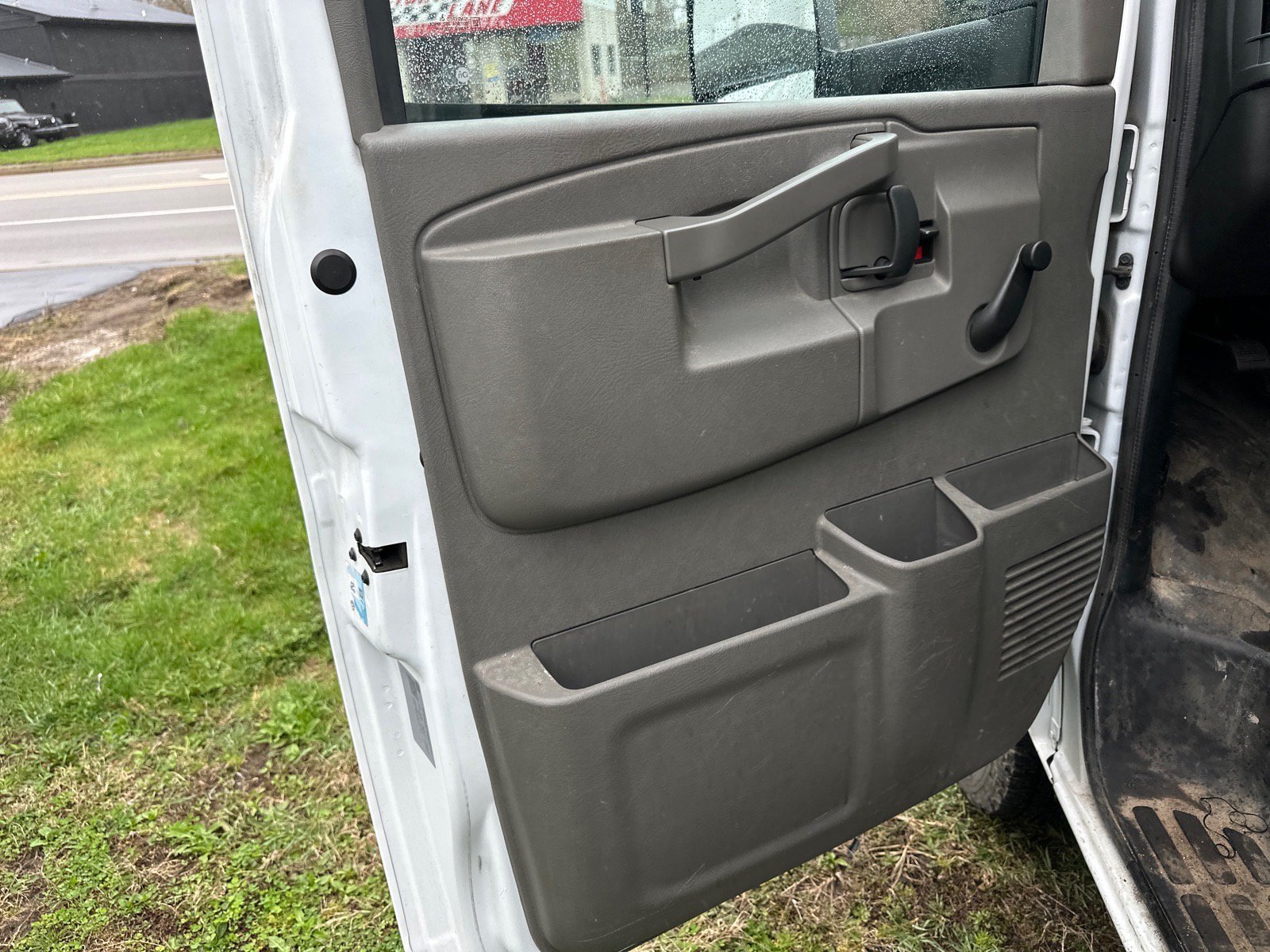 Used 2022 Chevrolet Express 3500 w/ Driver Convenience Package RWD image 12