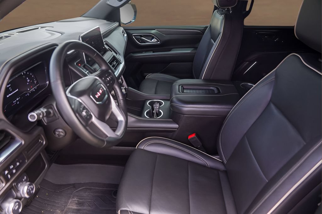 Used 2023 GMC Yukon SLT w/ SLT Luxury Package RWD image 9