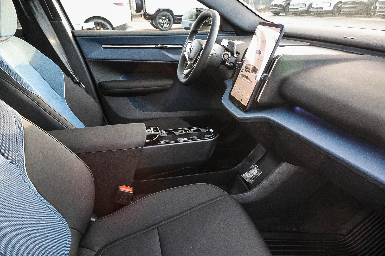 New 2026 Volvo EX30 Plus w/ Protection Package image 16