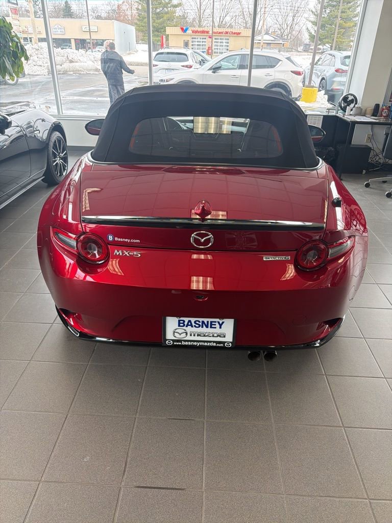 Certified 2025 MAZDA MX-5 Miata Club w/ Brembo/BBS Recaro Package RWD image 9