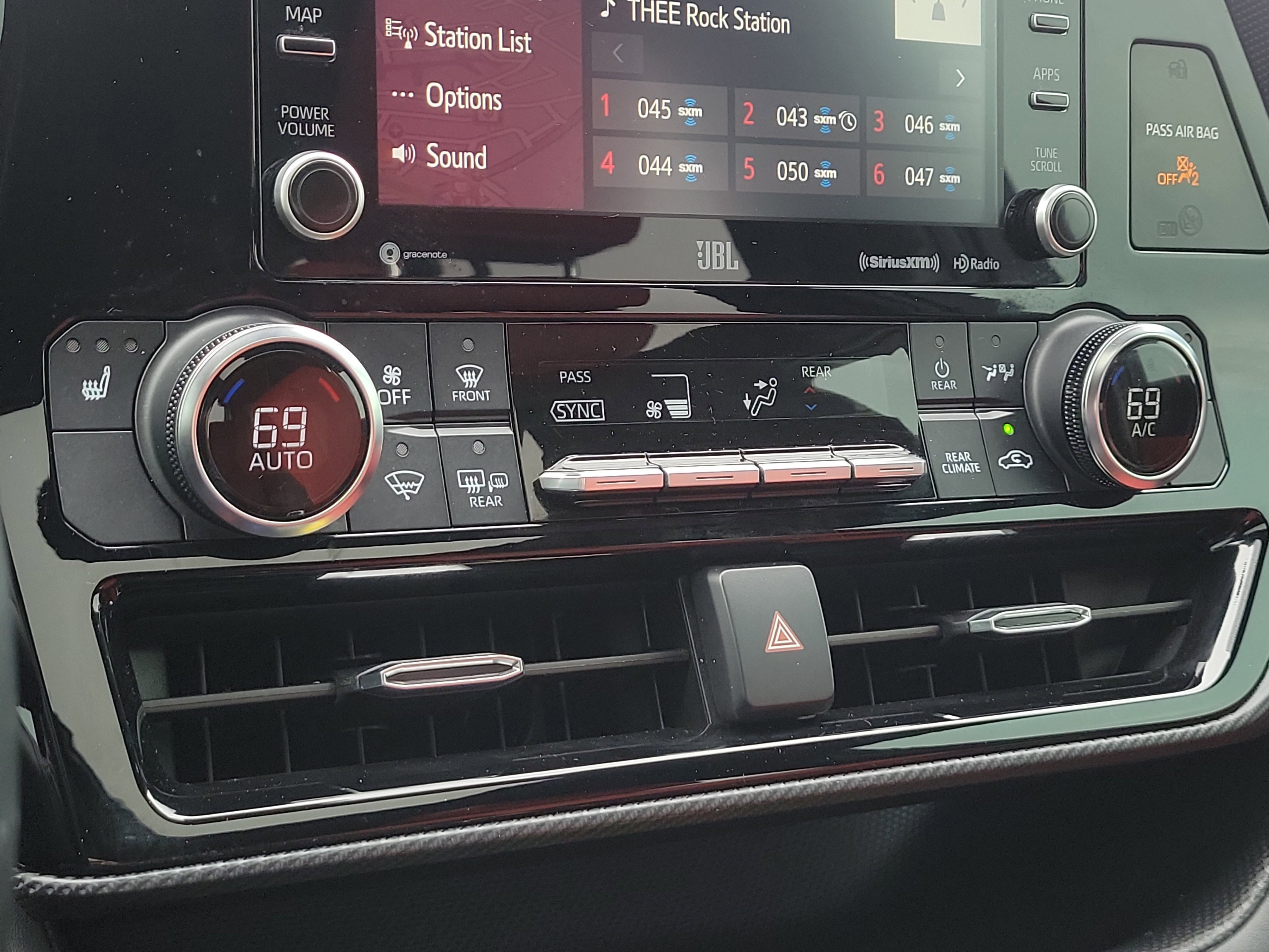 Used 2022 Toyota Highlander XSE image 32