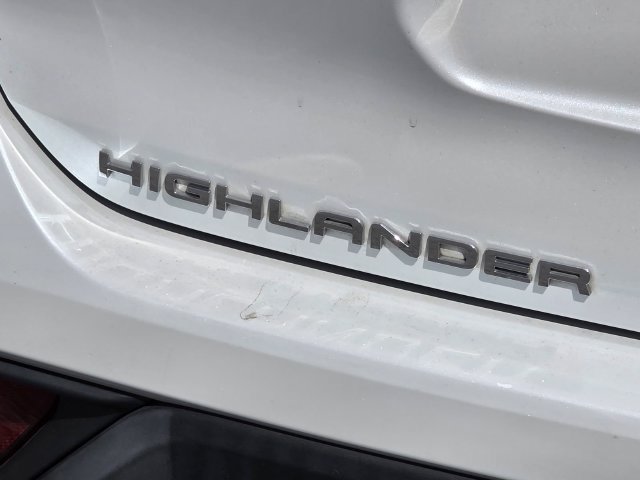 Used 2023 Toyota Highlander XLE FWD image 15