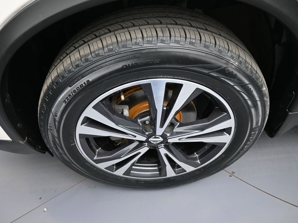 Used 2019 Nissan Rogue SV w/ Premium Package image 14