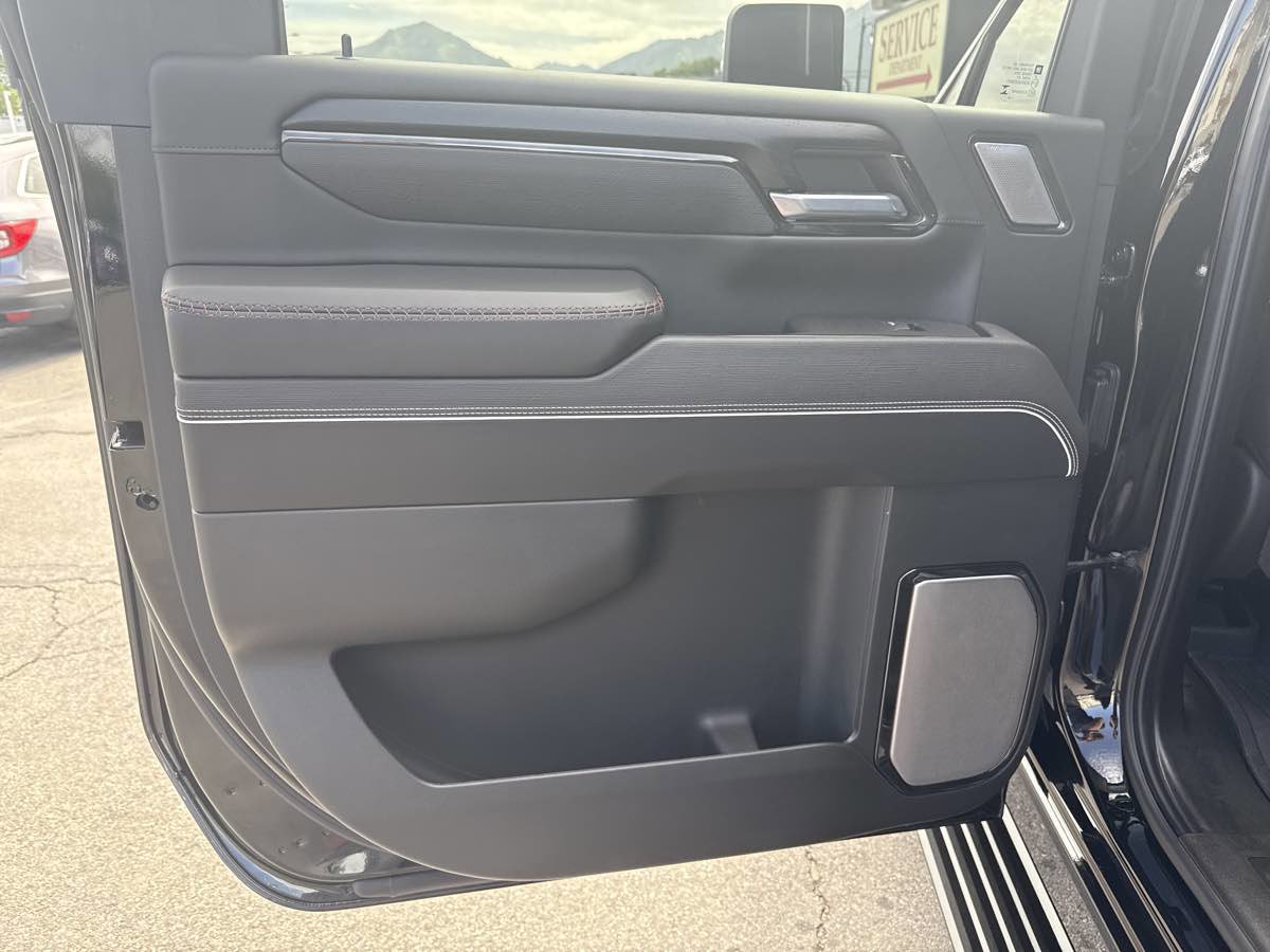 Used 2025 GMC Sierra 2500 AT4X w/ AT4X AEV Edition AWD/4WD image 17