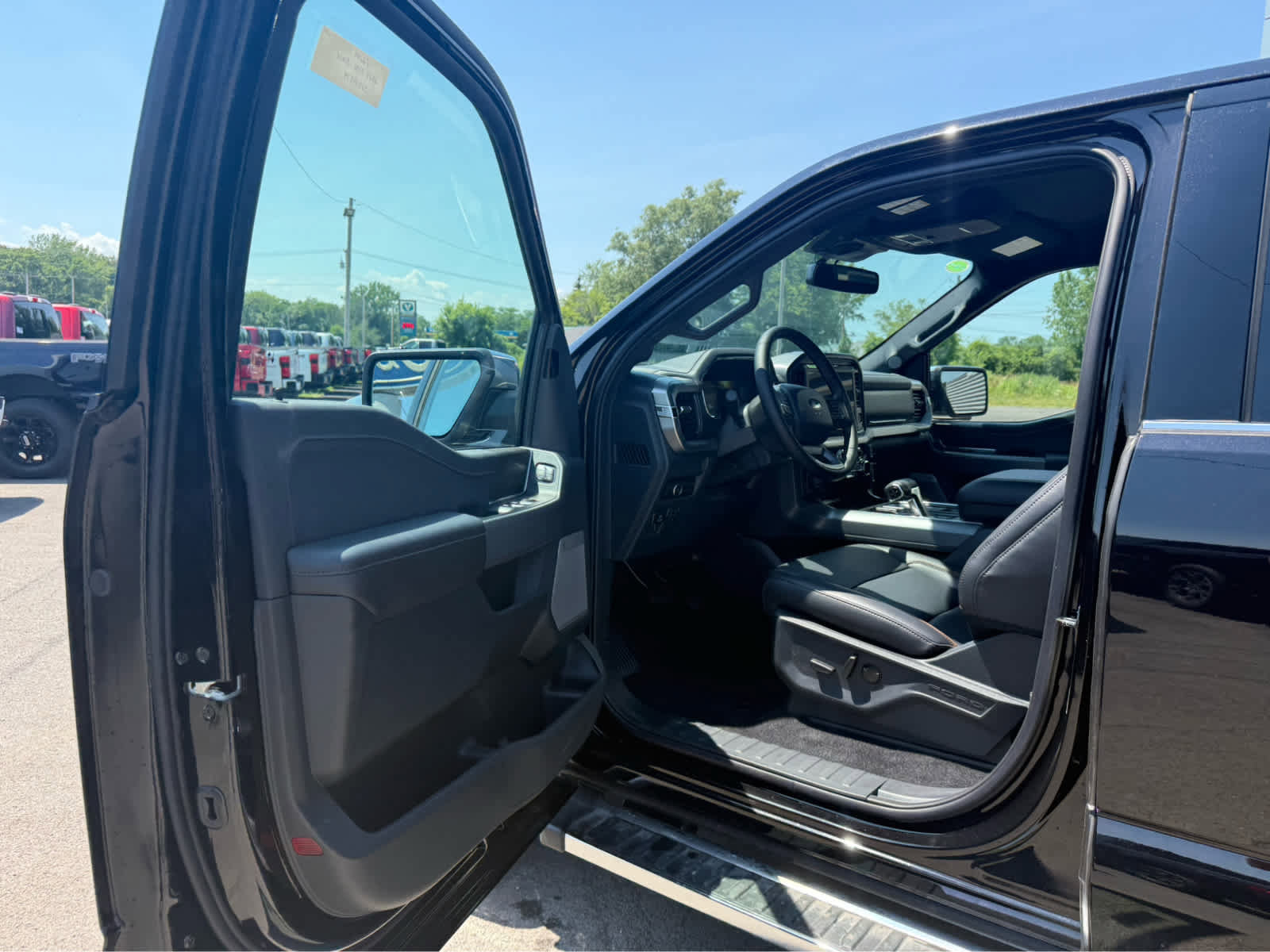 New 2025 Ford F150 Lariat w/ Equipment Group 501A Mid image 11