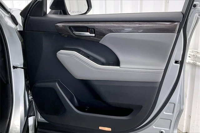 Used 2021 Toyota Highlander Platinum image 22