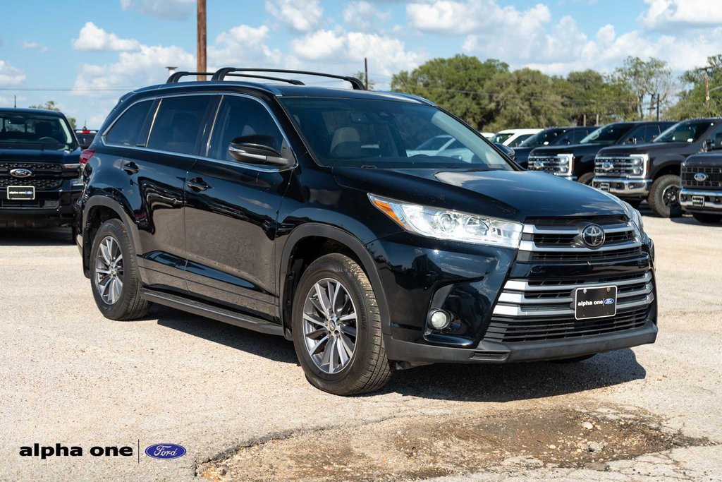 Used 2018 Toyota Highlander XLE image 3