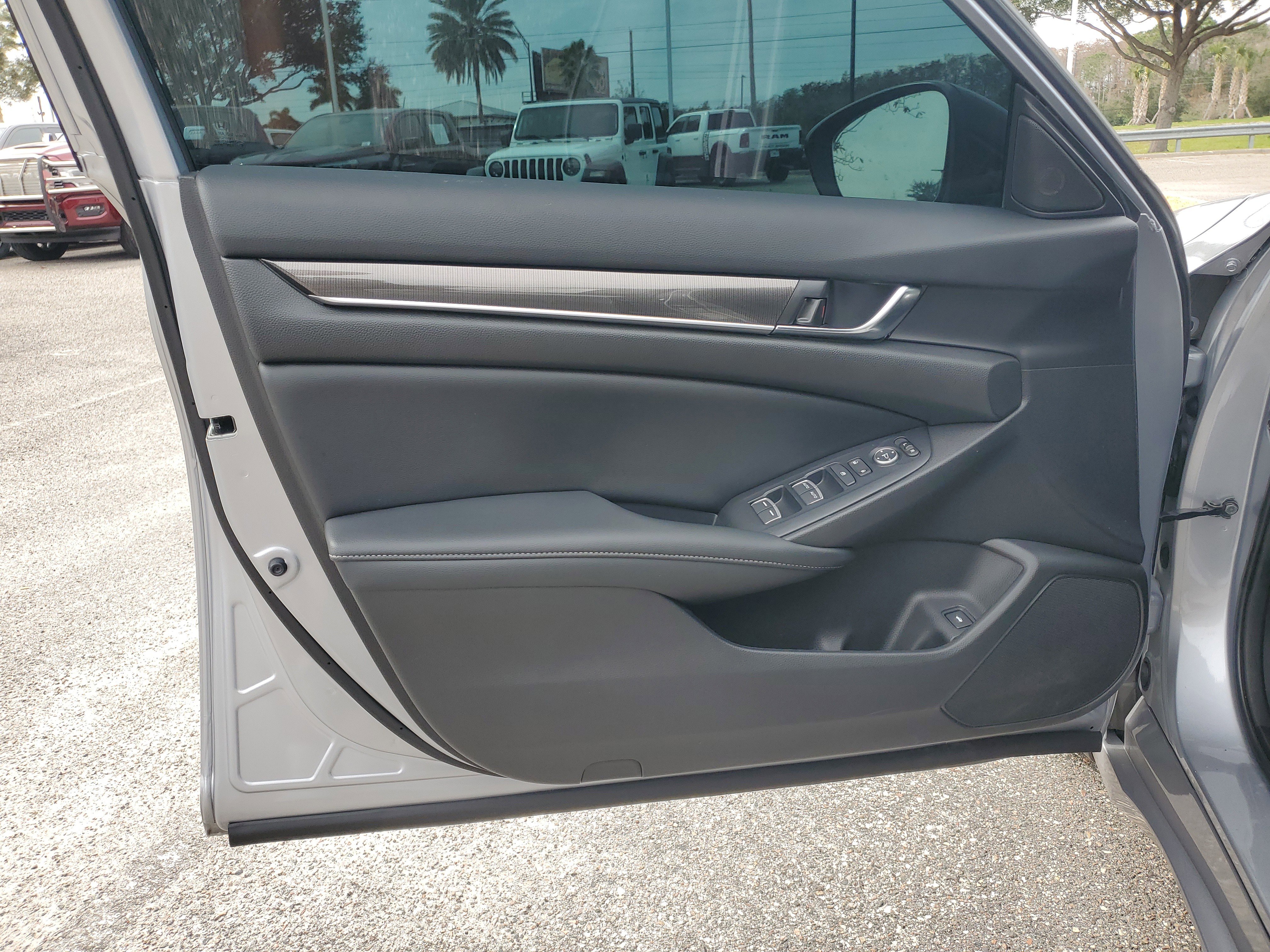 Used 2022 Honda Accord Sport image 13