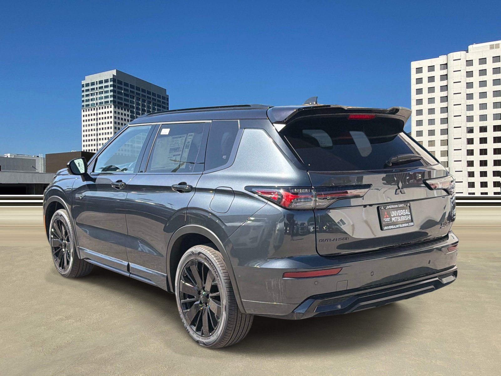 New 2026 Mitsubishi Outlander 4WD Plug-In Hybrid image 3