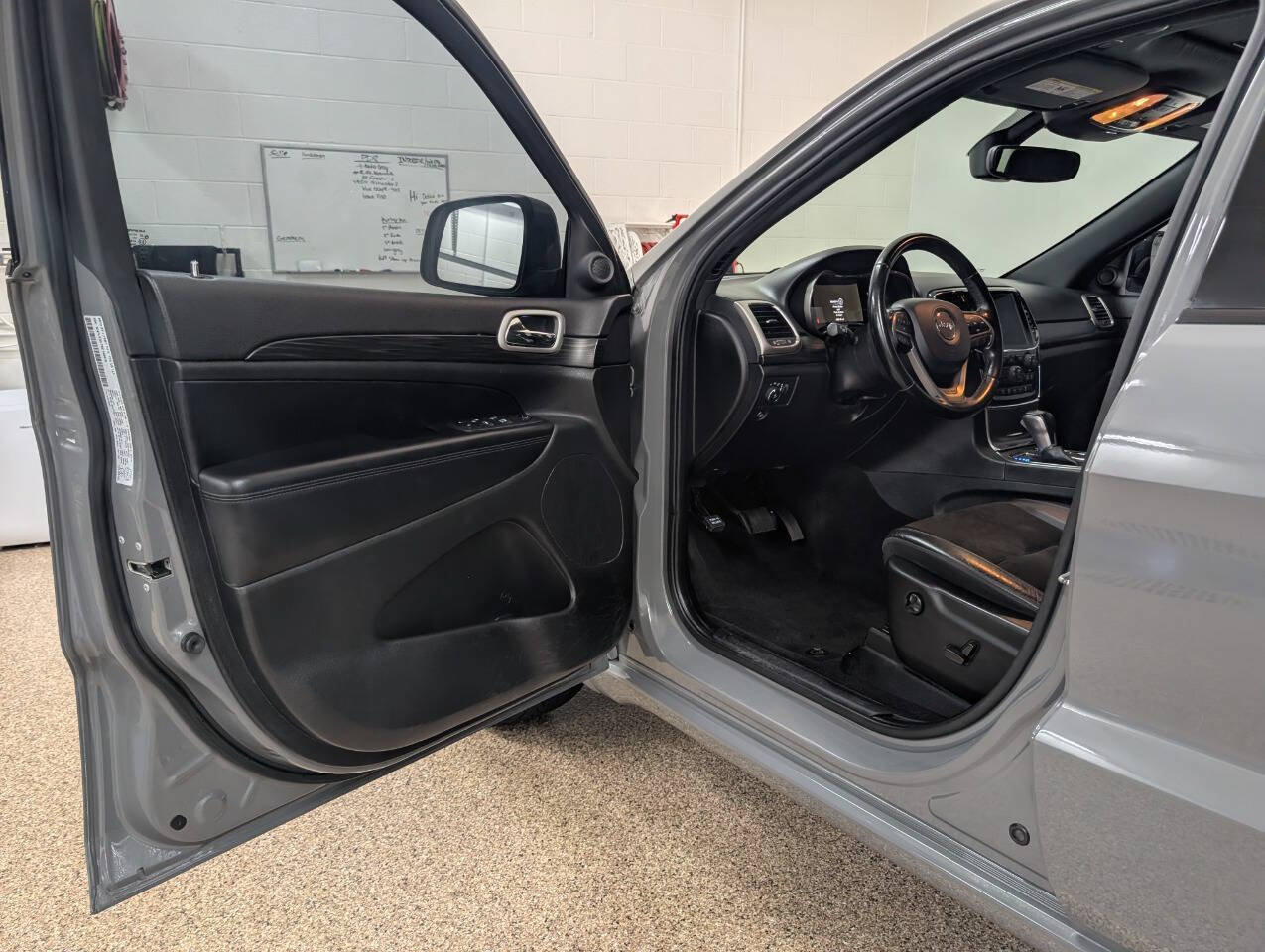 Used 2022 Jeep Grand Cherokee Altitude AWD/4WD image 11