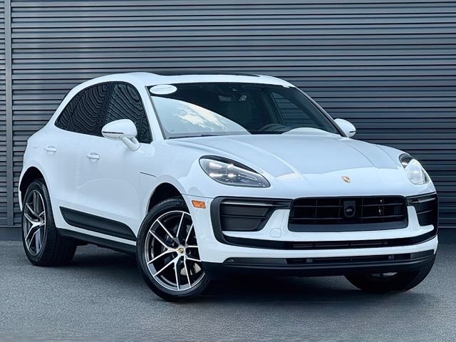 Certified 2026 Porsche Macan AWD/4WD image 9