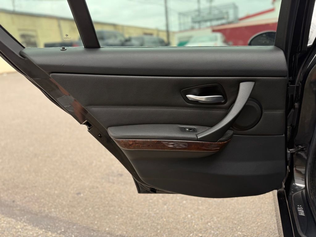 Used 2006 BMW 330xi Sedan image 23