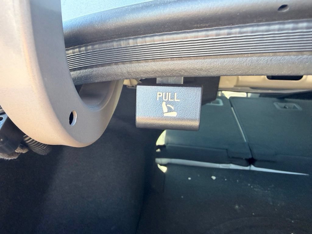 Used 2025 Hyundai Elantra Limited FWD image 39
