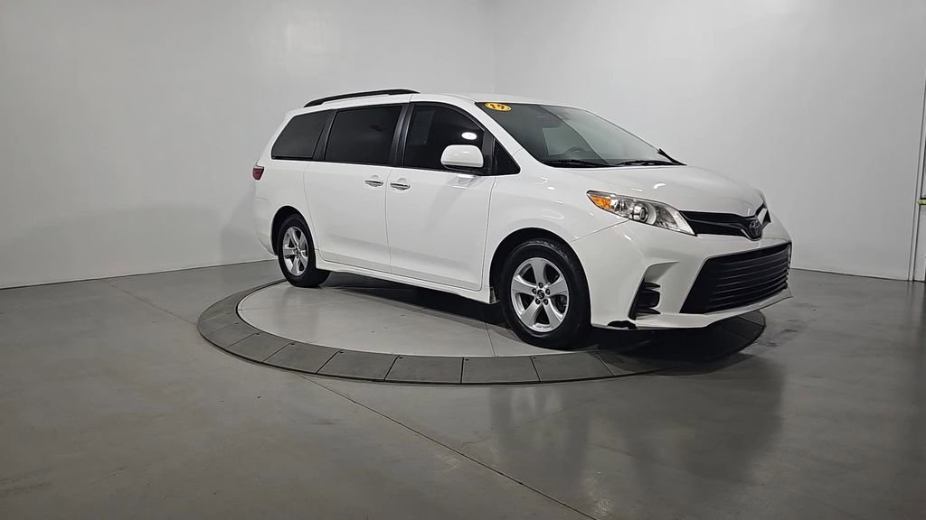 Used 2019 Toyota Sienna LE w/ LE Preferred Package FWD image 8