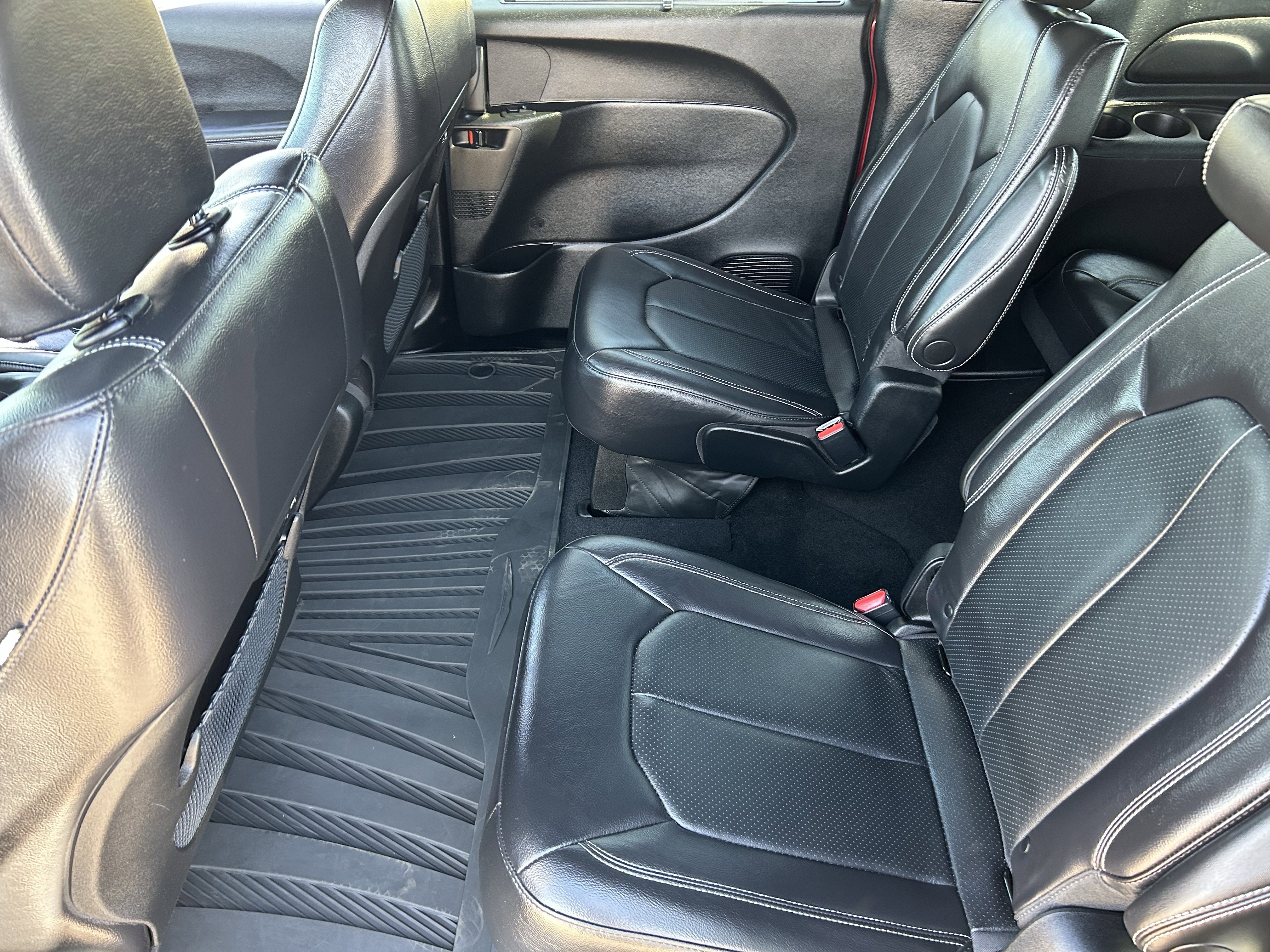 Certified 2022 Chrysler Pacifica Touring-L w/ S Appearance Package image 18