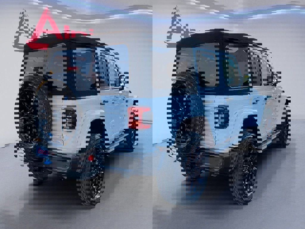 Used 2022 Jeep Wrangler Unlimited Sahara w/ Cold Weather Group image 5