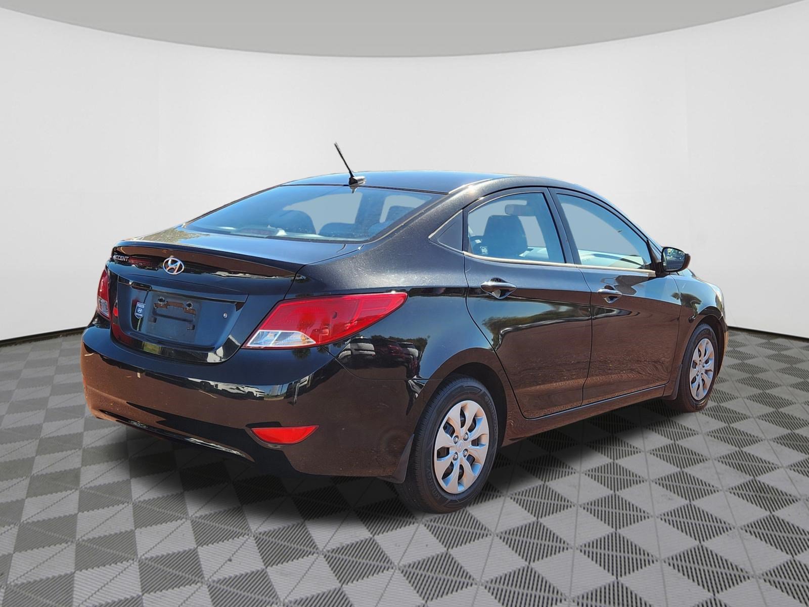 Used 2015 Hyundai Accent GLS w/ Option Group 02 FWD image 4