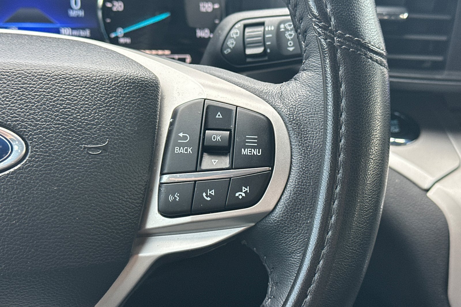 Used 2024 Ford Explorer XLT RWD image 32