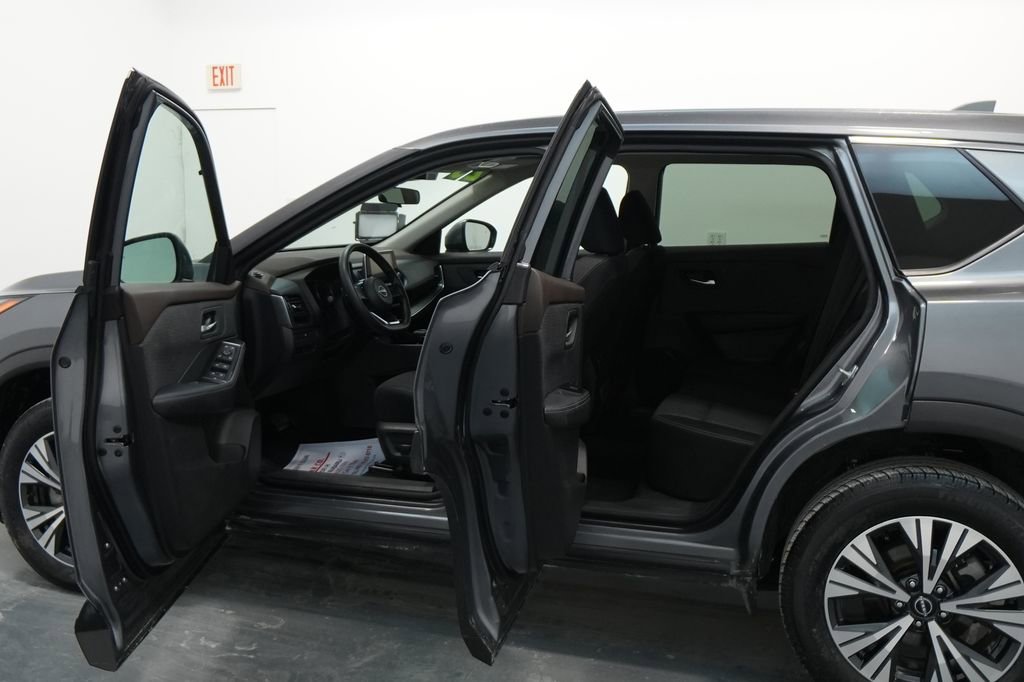 Used 2023 Nissan Rogue SV image 18