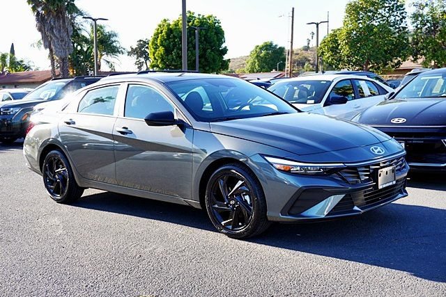 Certified 2026 Hyundai Elantra Sport FWD image 6