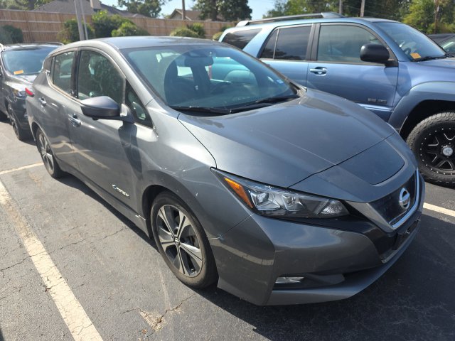 Used 2018 Nissan Leaf SL w/ SL Technology Package FWD image 3