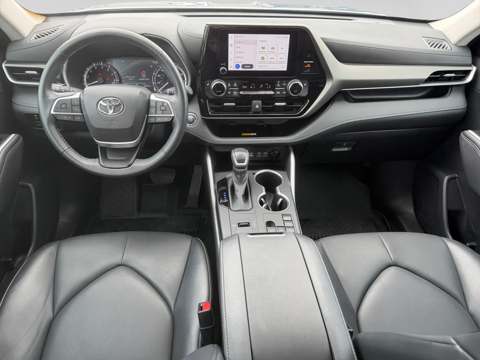 Used 2023 Toyota Highlander XLE FWD image 15