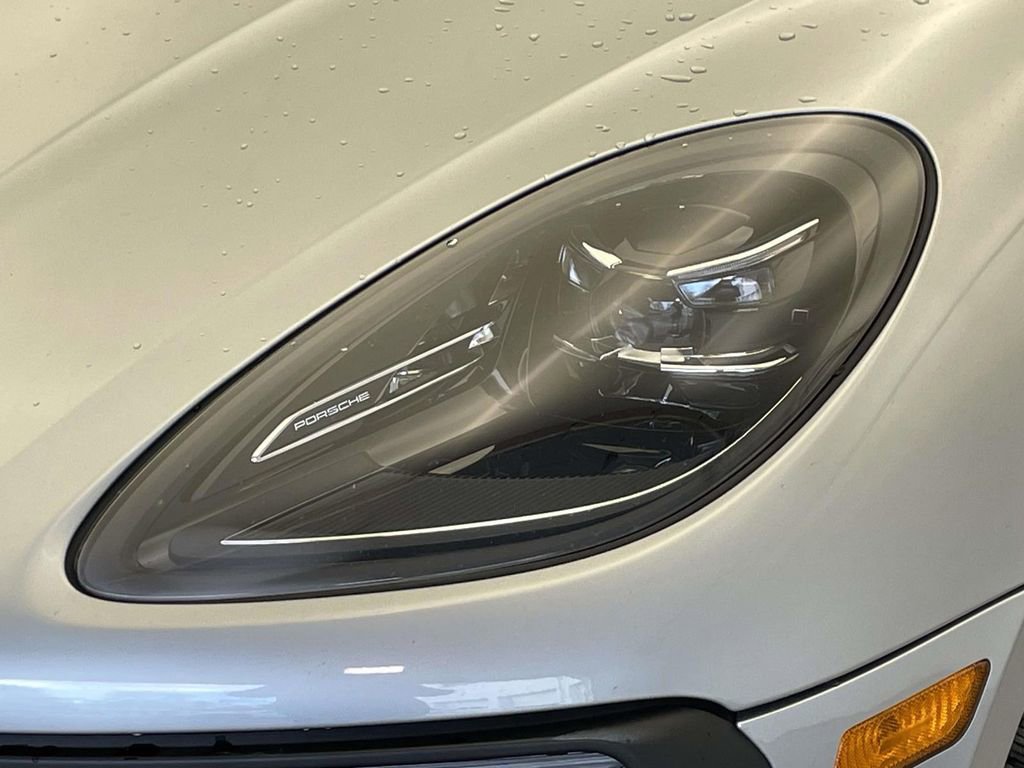 Certified 2022 Porsche Macan image 15