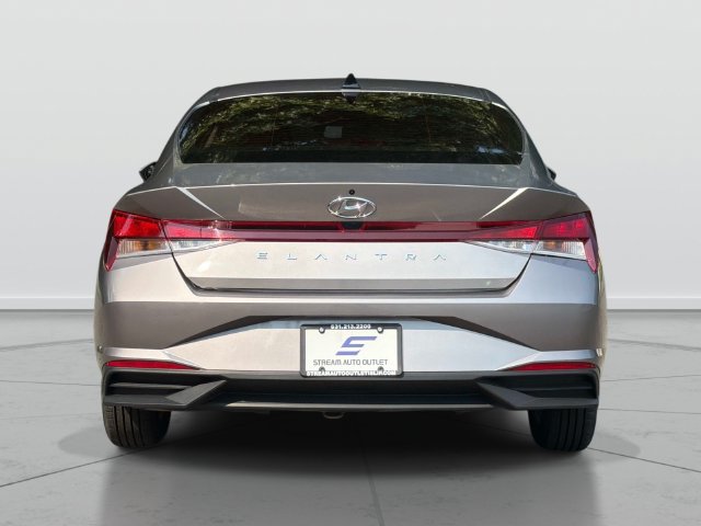 Used 2023 Hyundai Elantra SE w/ Preferred Accessory Package FWD image 6