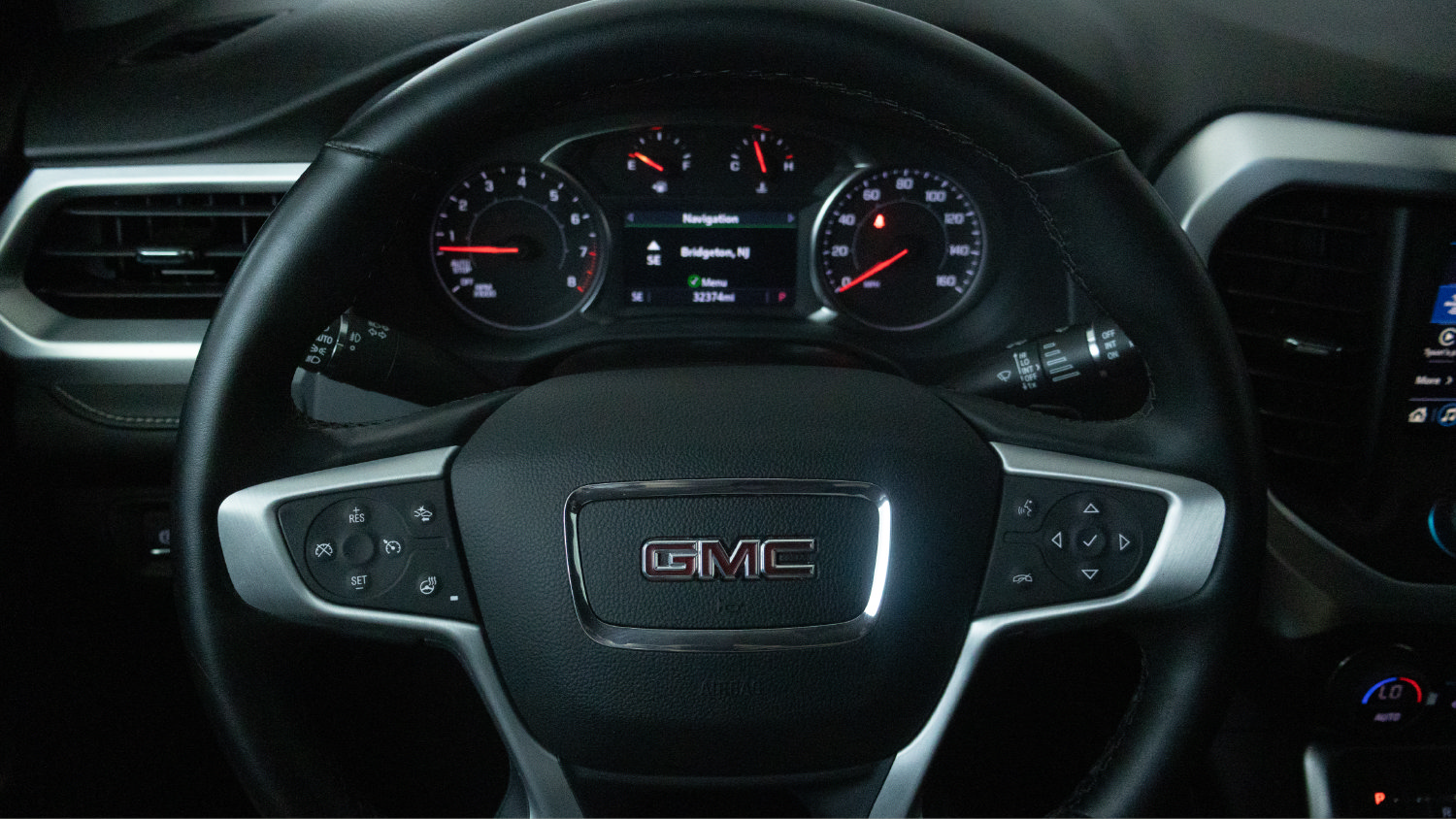Used 2023 GMC Acadia SLT w/ Elevation Edition FWD image 17