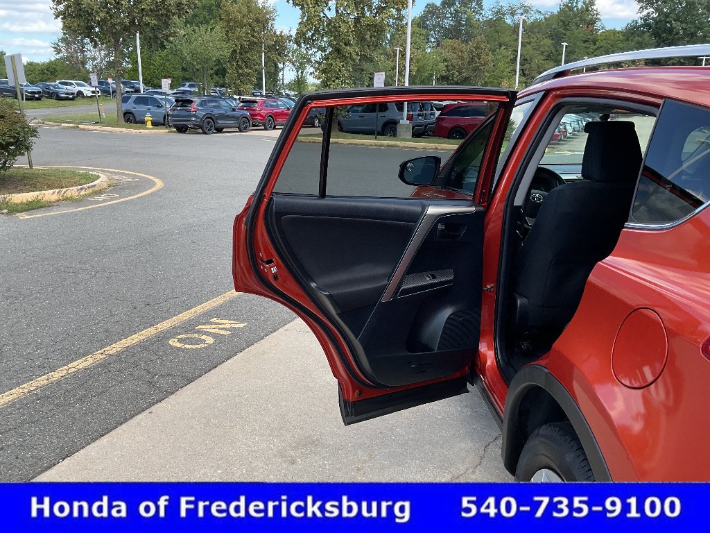 Used 2015 Toyota RAV4 LE AWD/4WD image 14