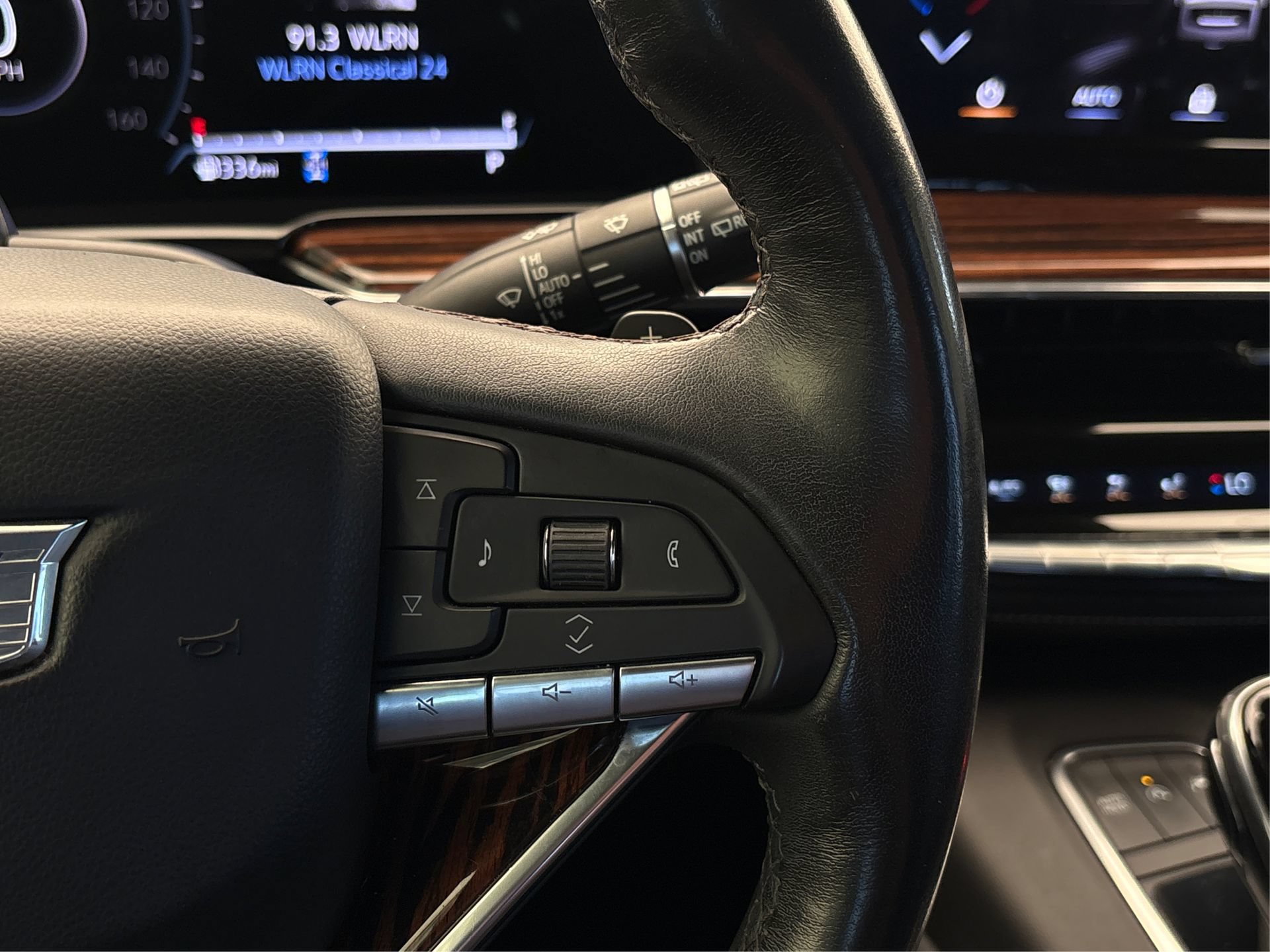 Certified 2022 Cadillac Escalade Premium Luxury w/ Performance Package AWD/4WD image 29